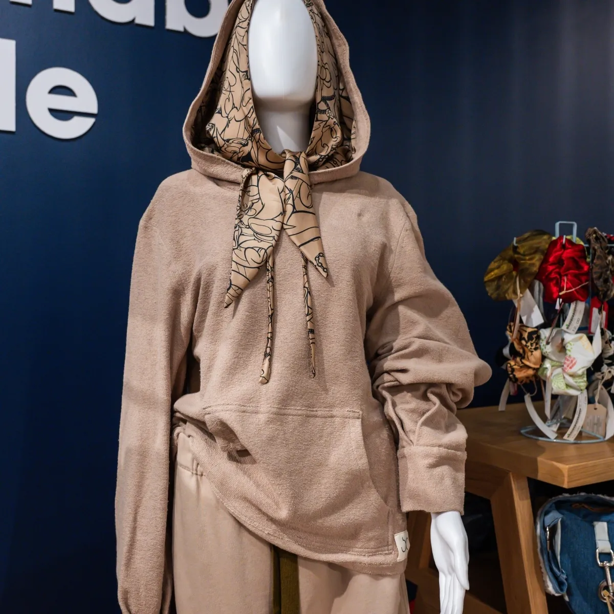 Nonna Hoodie Sand - Restyledy by G