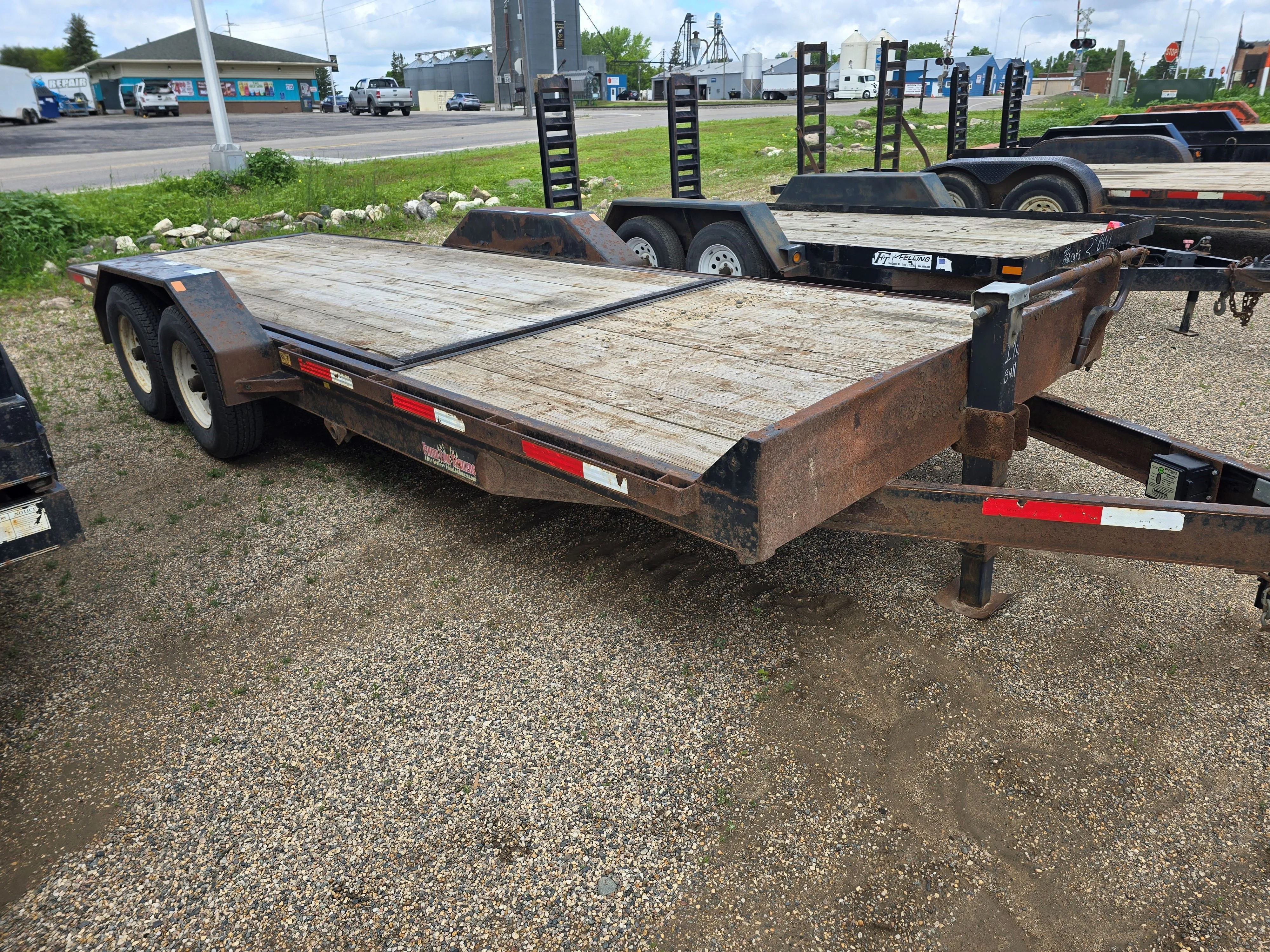 22' 2014 Fini Split Tilt Trailer Tri/Black 86-011