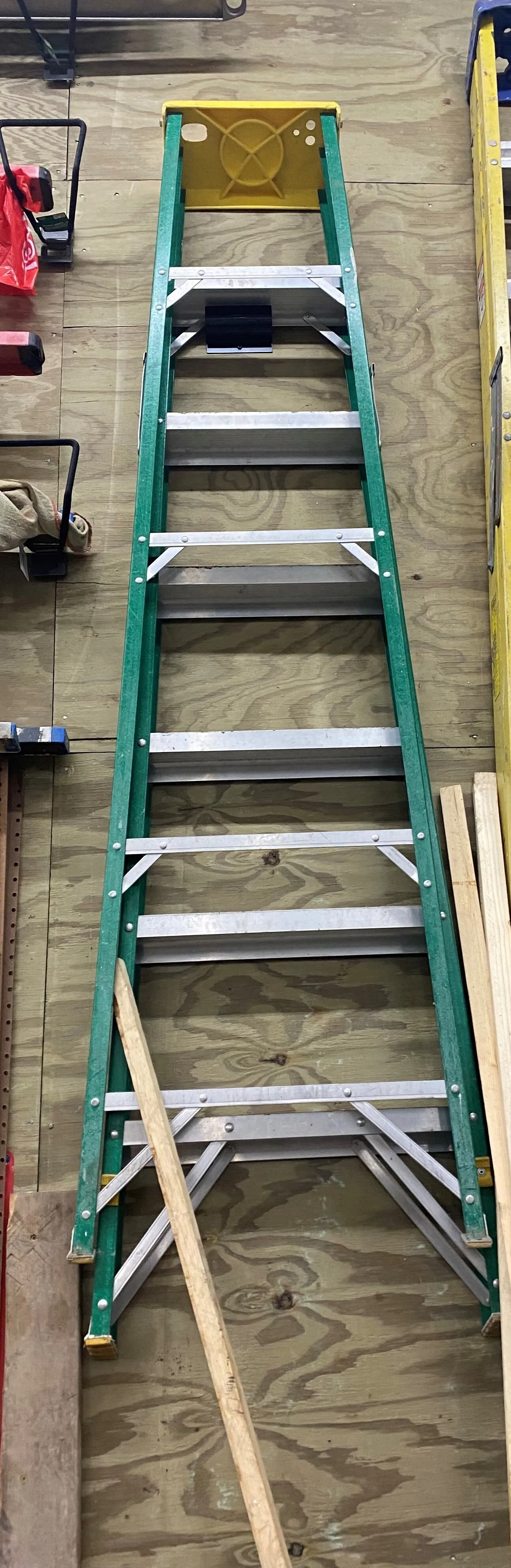 7' Step Ladder Fiber Green 47-008