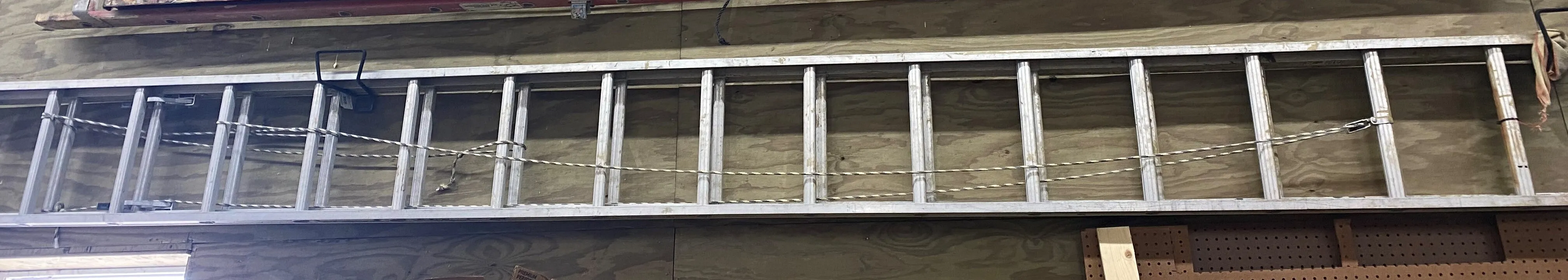 28' Ext Ladder Fiber 47-001