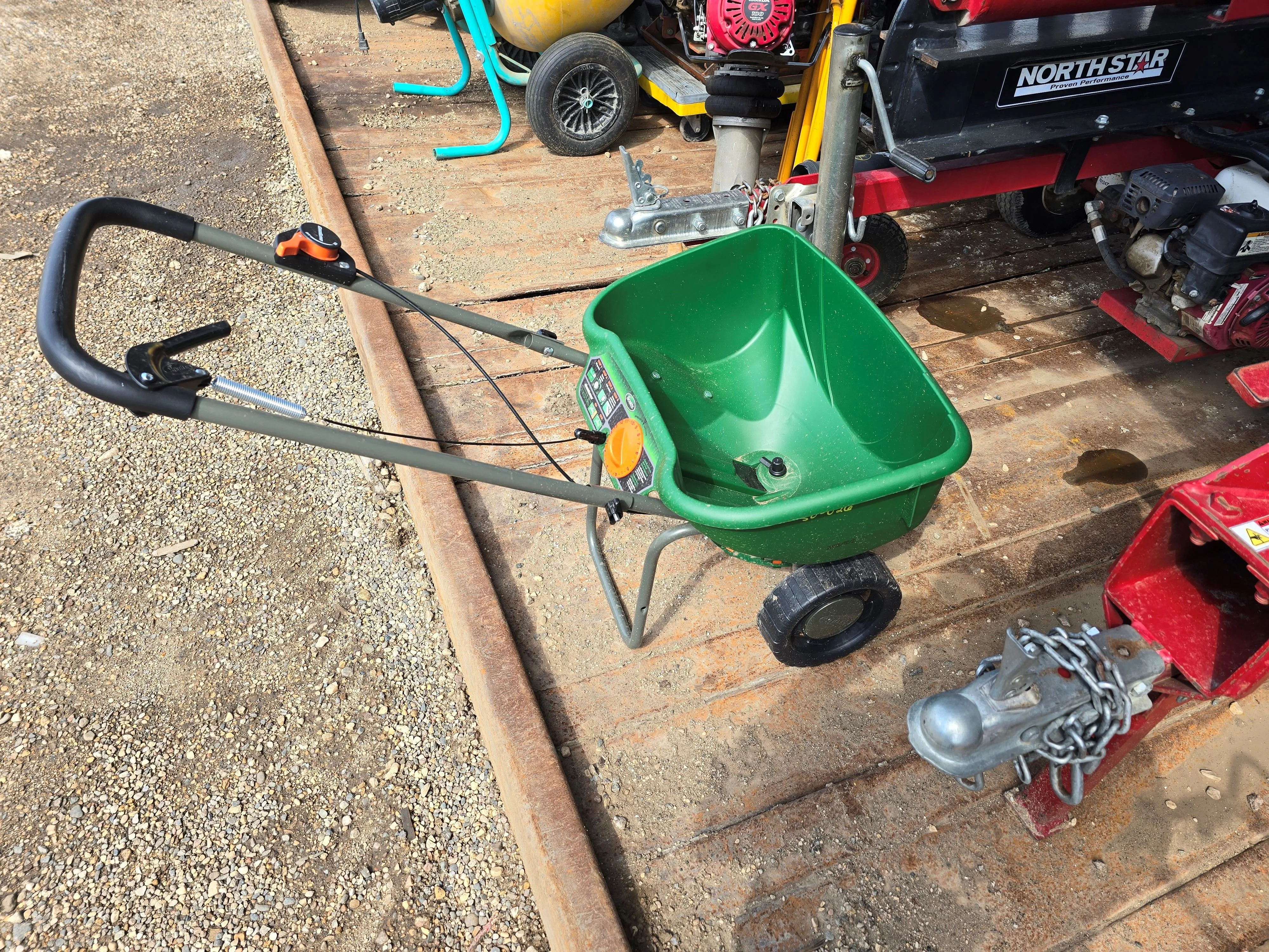 Spreader Fertilizer Push 50-026
