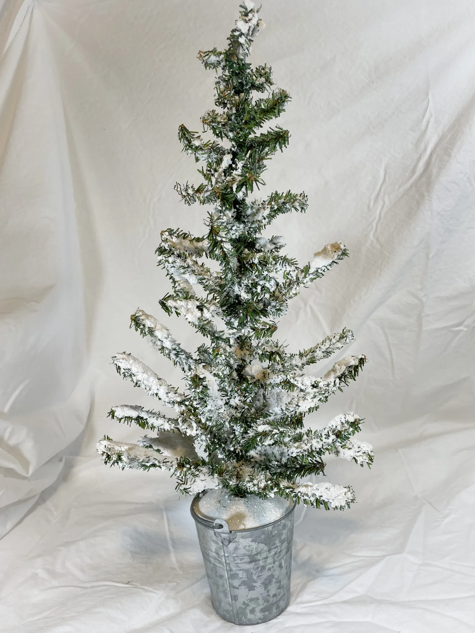 Snowy Tree w/tin