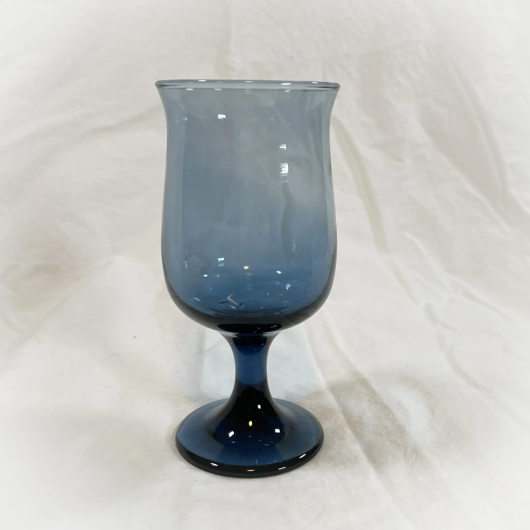 Blue hurricane goblet glassware, small