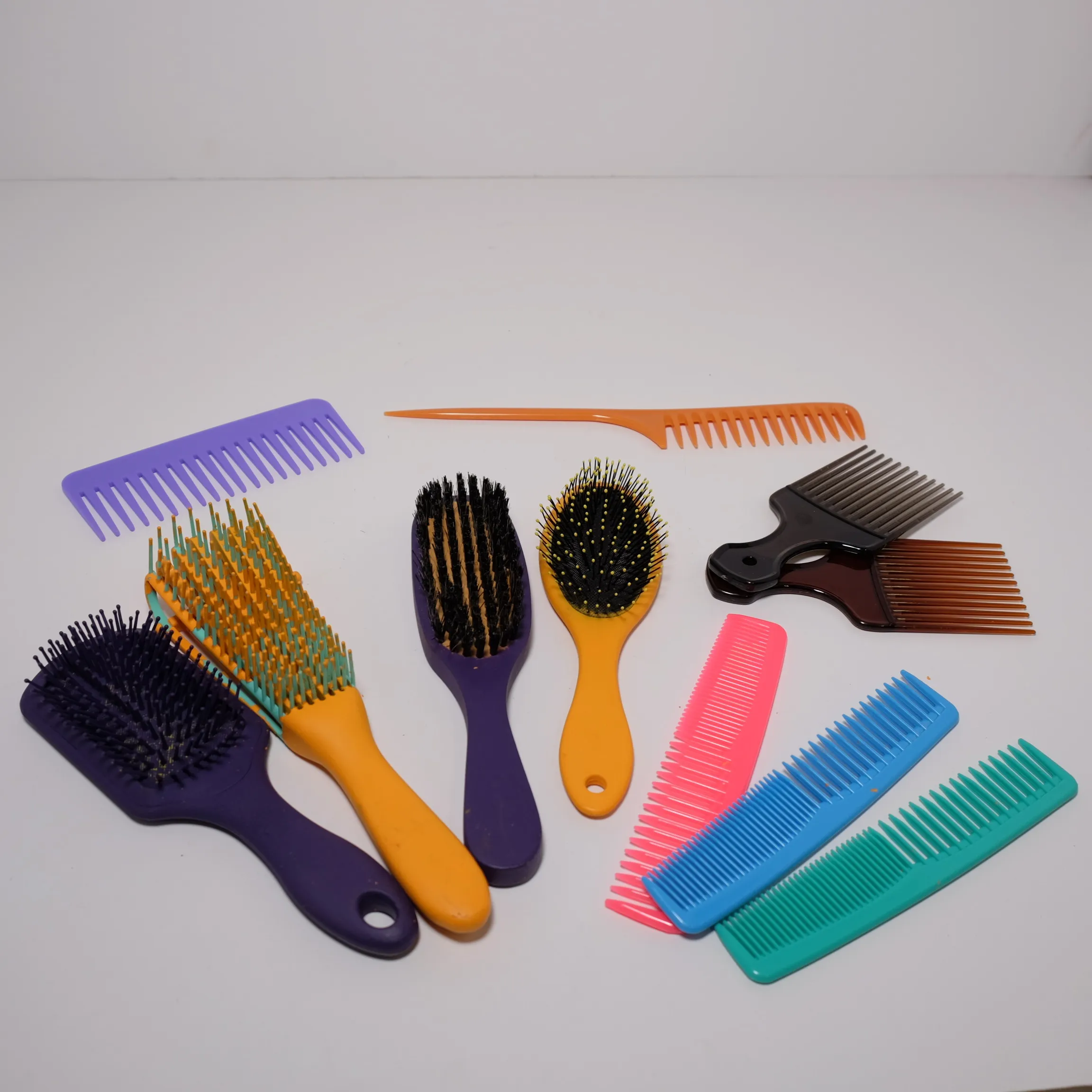 Washroom Hair Brush / Comb Assorted