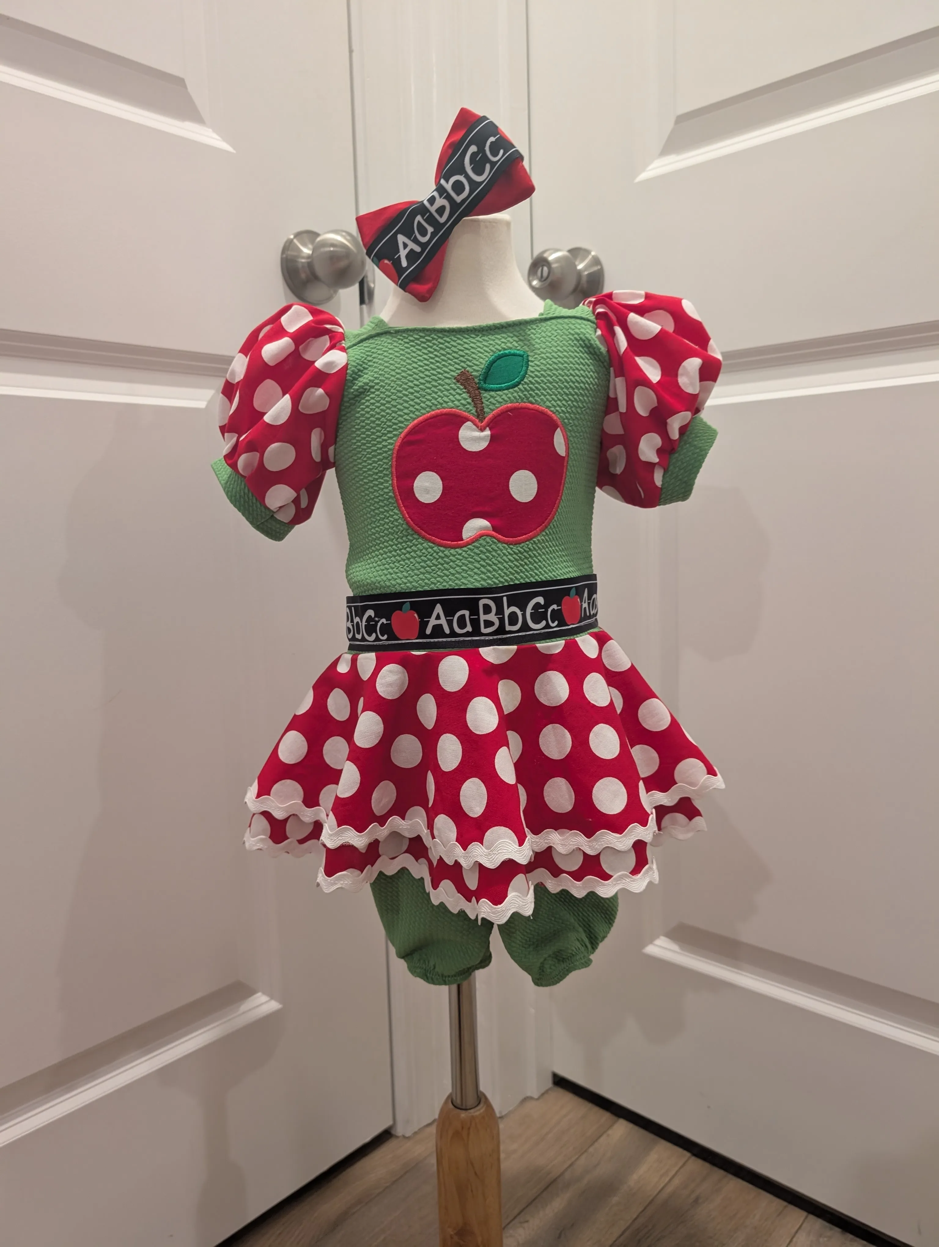 Red And Green Apple School Wear 