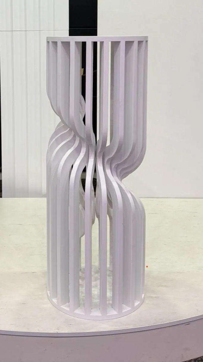 Twirled Stand