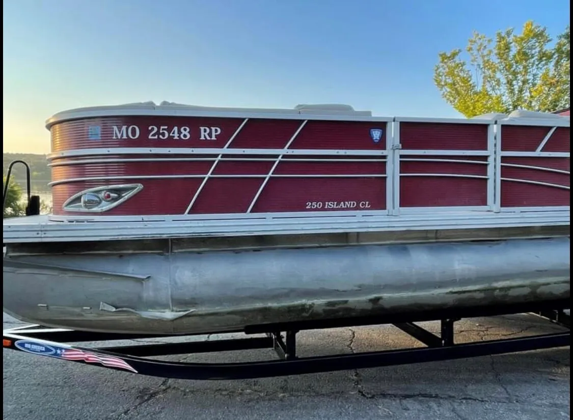 14 Passenger Pontoon 125 HP