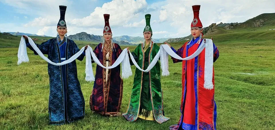 7-02 хатан дээл