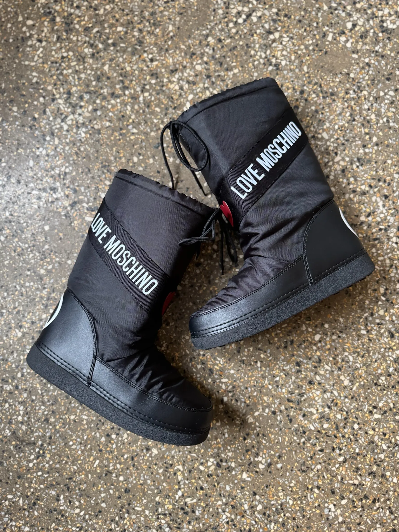 Sněhule Moschino