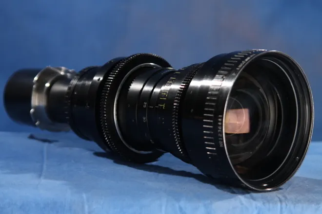 Angenieux zoom 25-250mm T3.9 (PL)