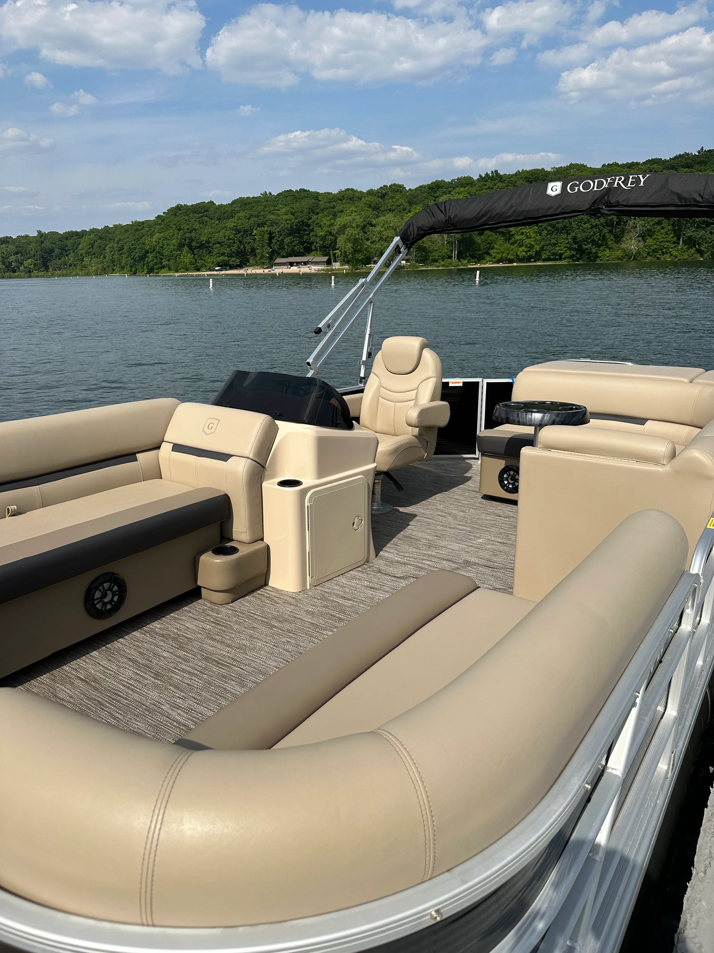 Hamilton Lake 11 Passenger