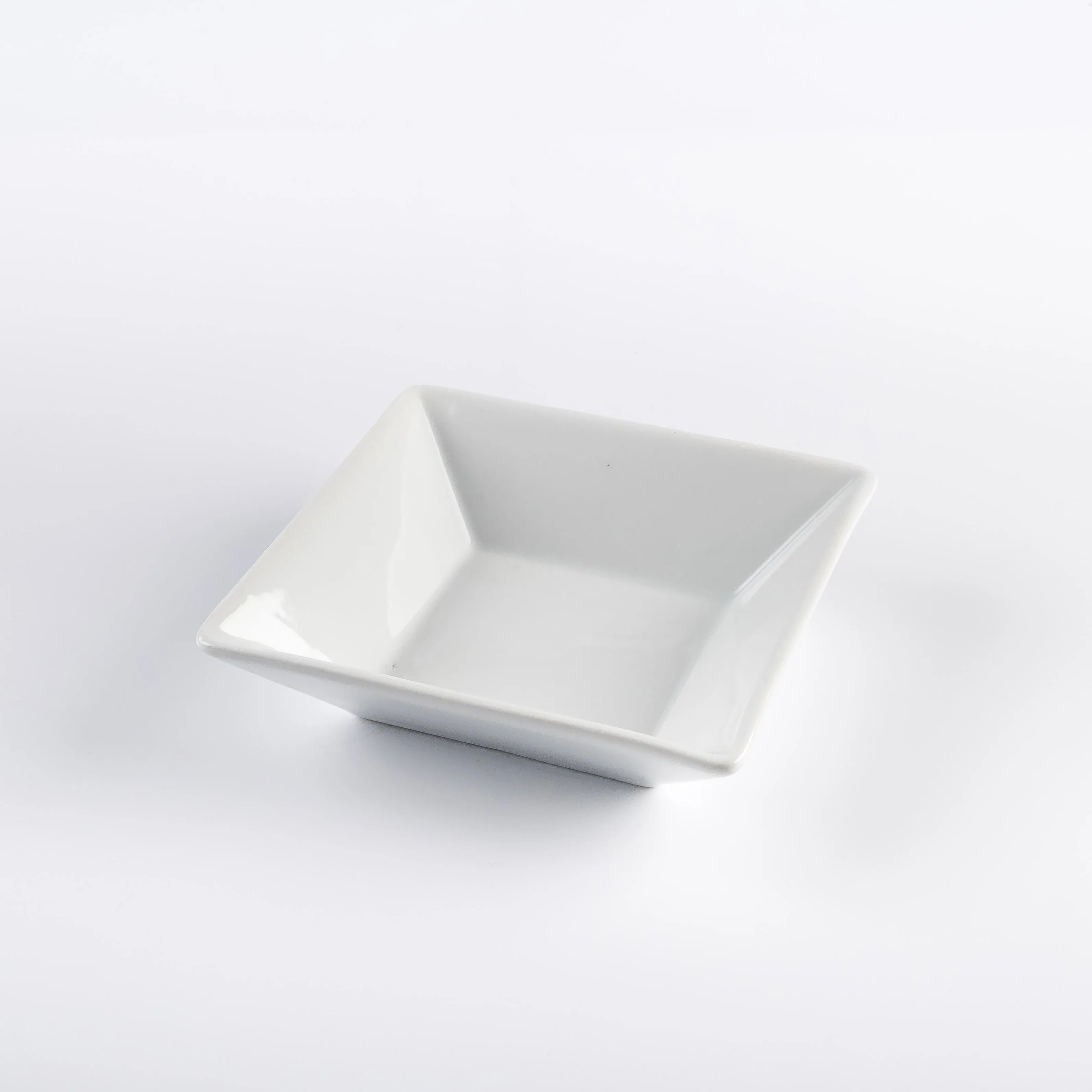 BW21-0407 - White Ceramic Bowl - 6" 6" 1.5" (LWH)