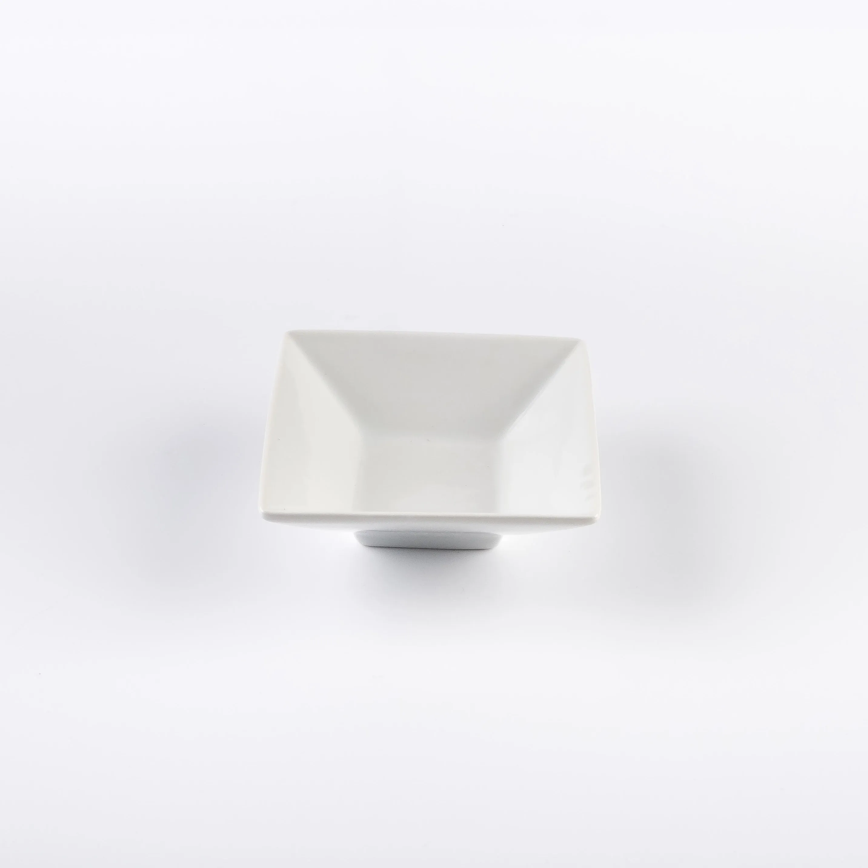 BW21-0409 - White Ceramic Bowl - 4" 4" 1.25" (LWH)