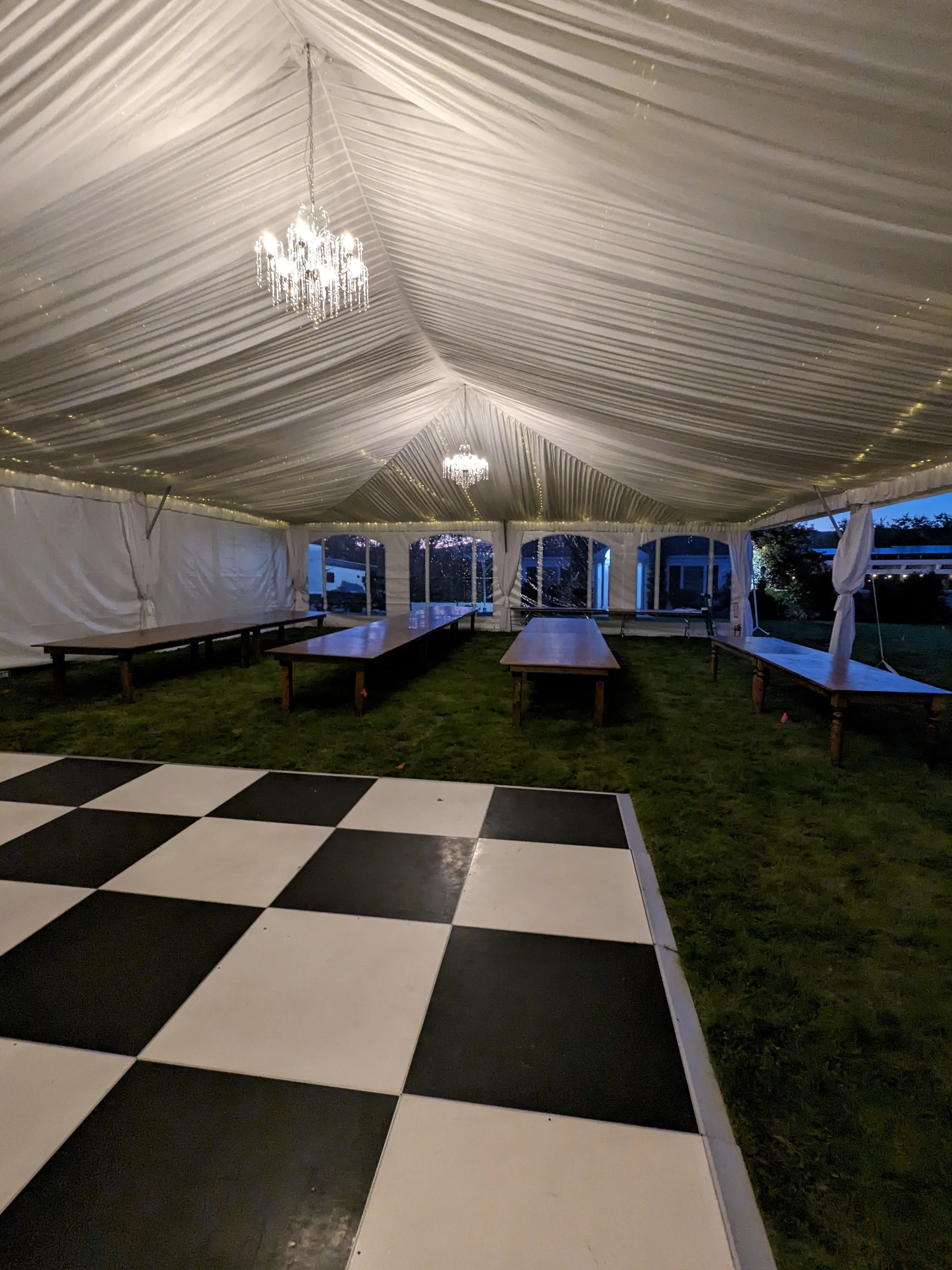 Black & White Dance Floor (4'x4' Sections - Installed)