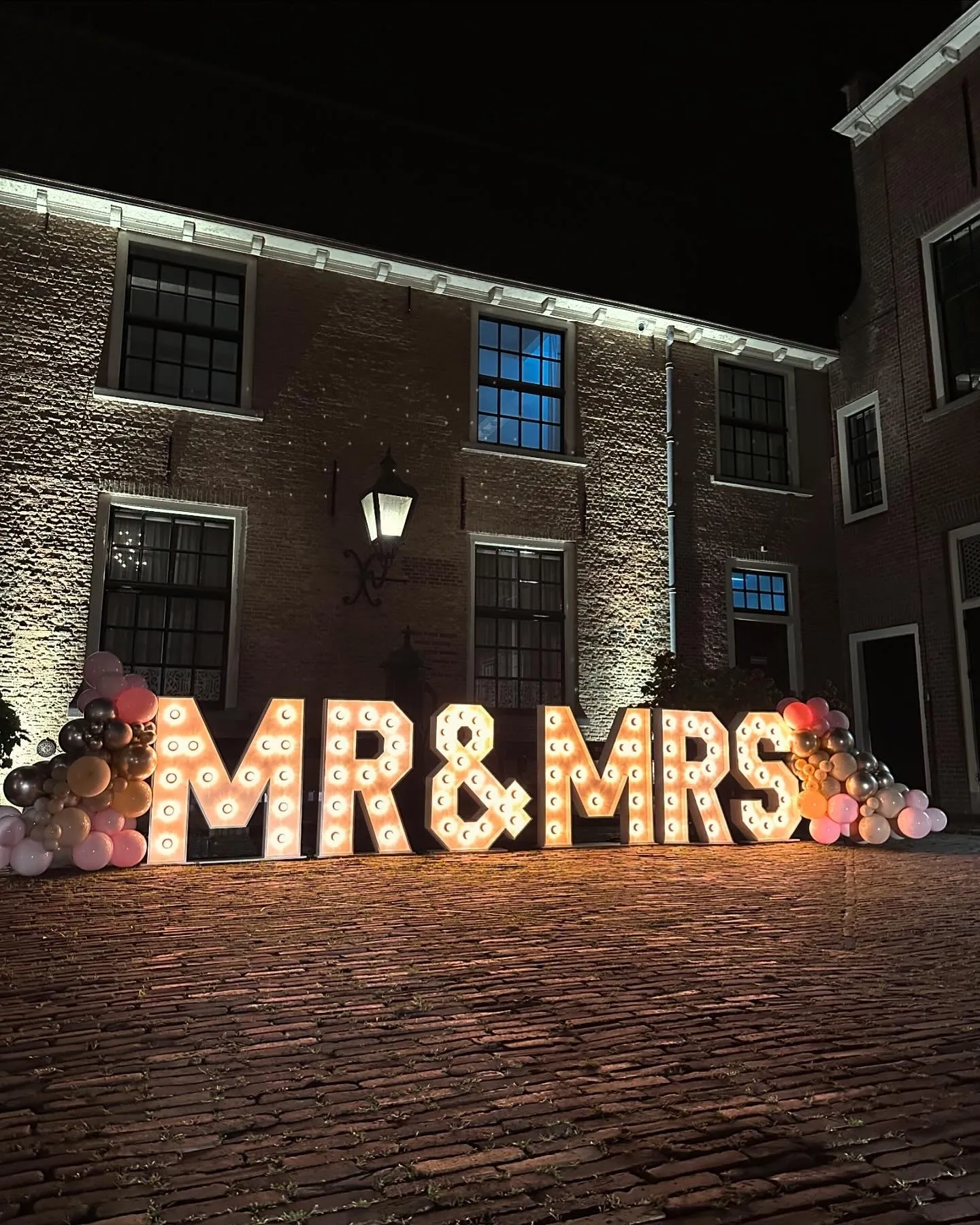 Mr & Mrs