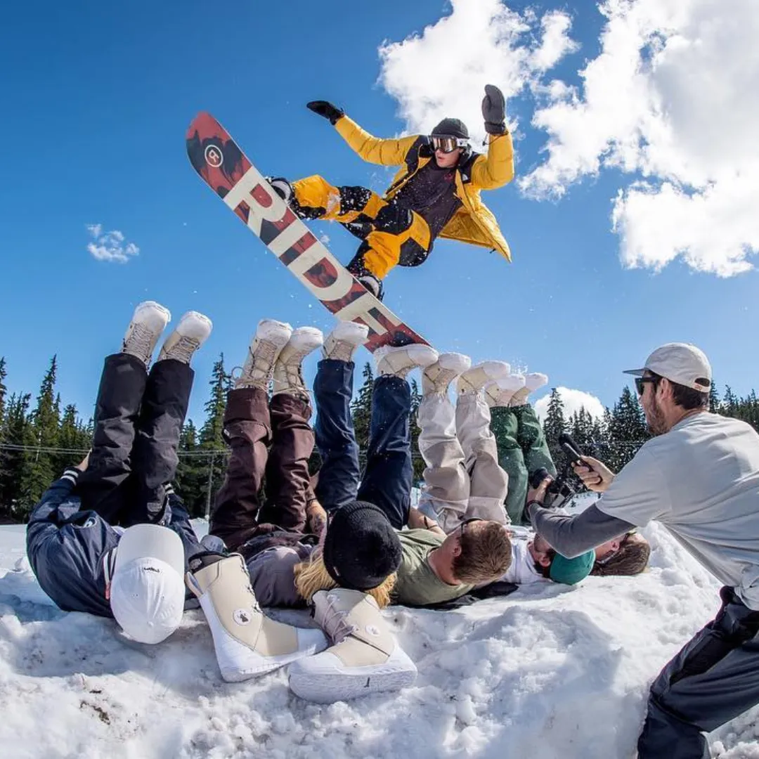 Adult Snowboard/Binding/Boots (helmet & WG inc) Black Mountain