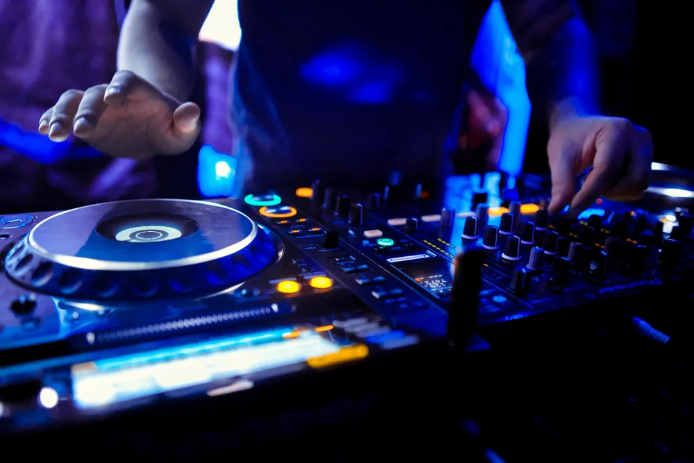 DJ SYSTEMS