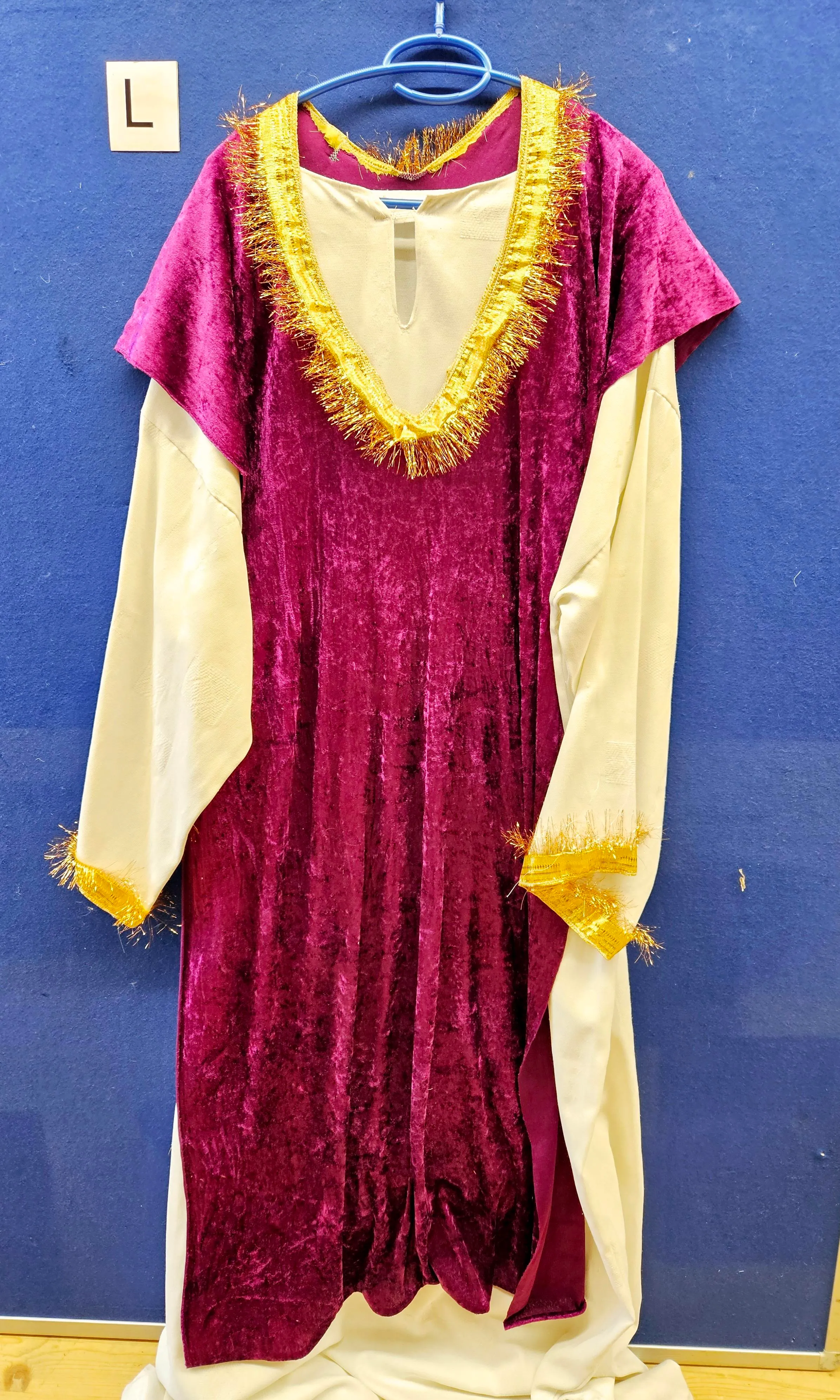 Kostüm rot-gold 
