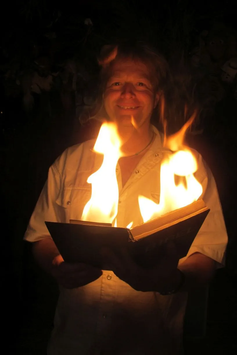 Bibel brennend 