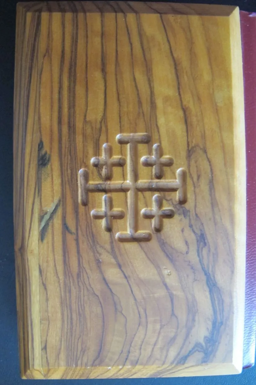 Bibel aus Holz