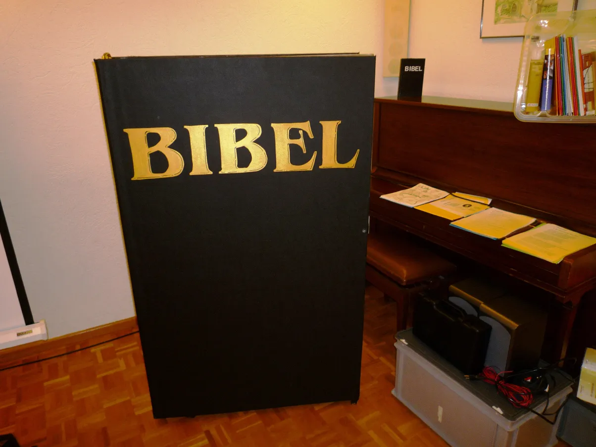Bibel gross mit Bibelbüchern