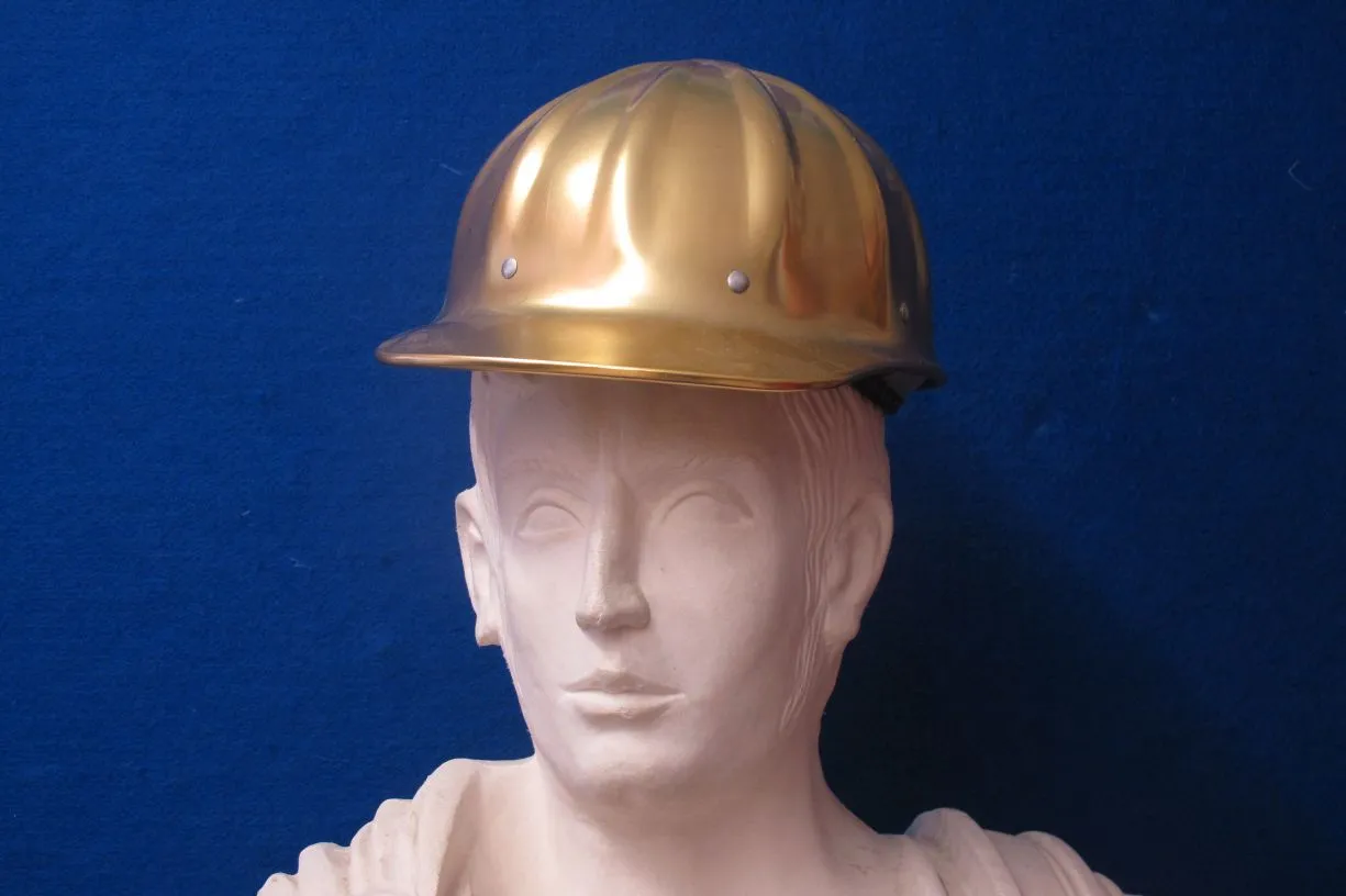 Helm Bau golden