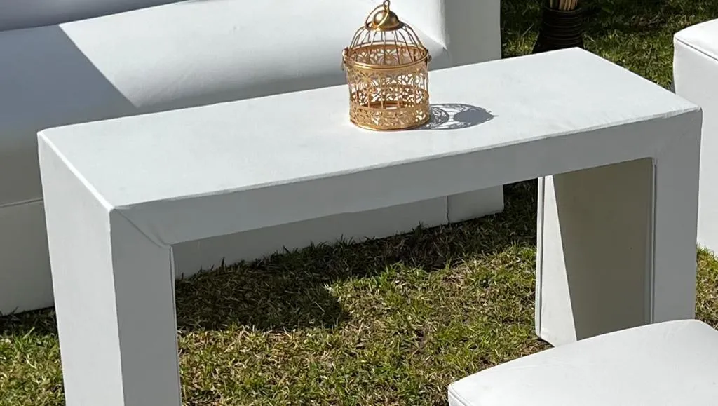 Mesas ratonas de cuerina