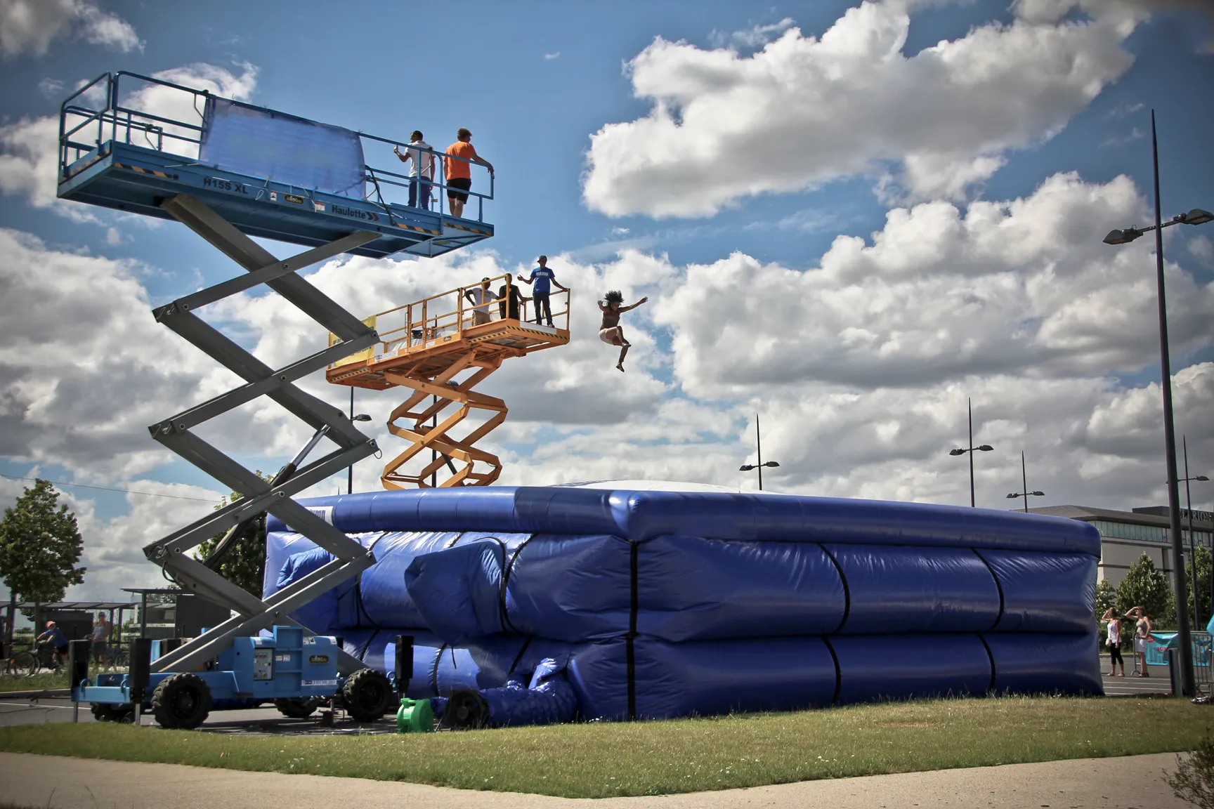 Airbag Nacelle Jump