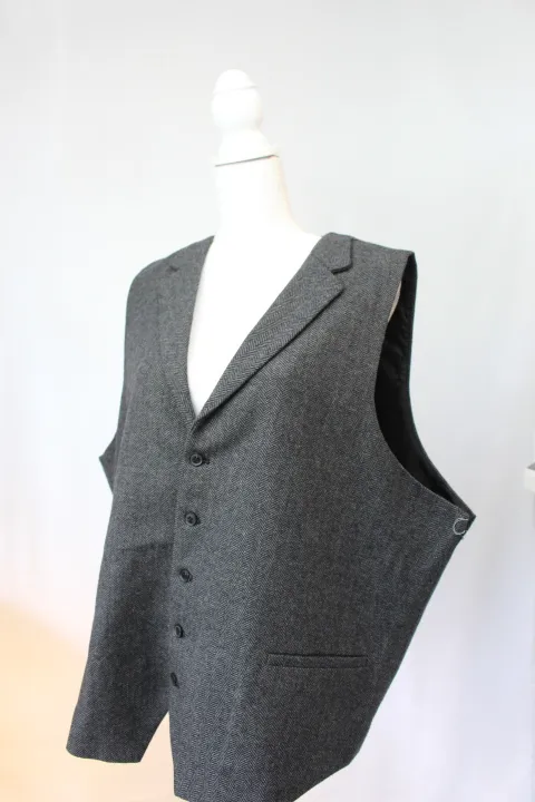 Dark Gray Vest - Tweed Collar ()