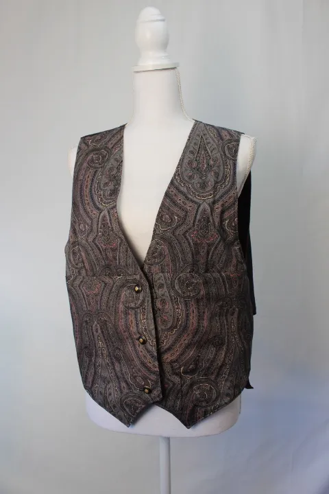 Paisley Print Vest - Open Back ()