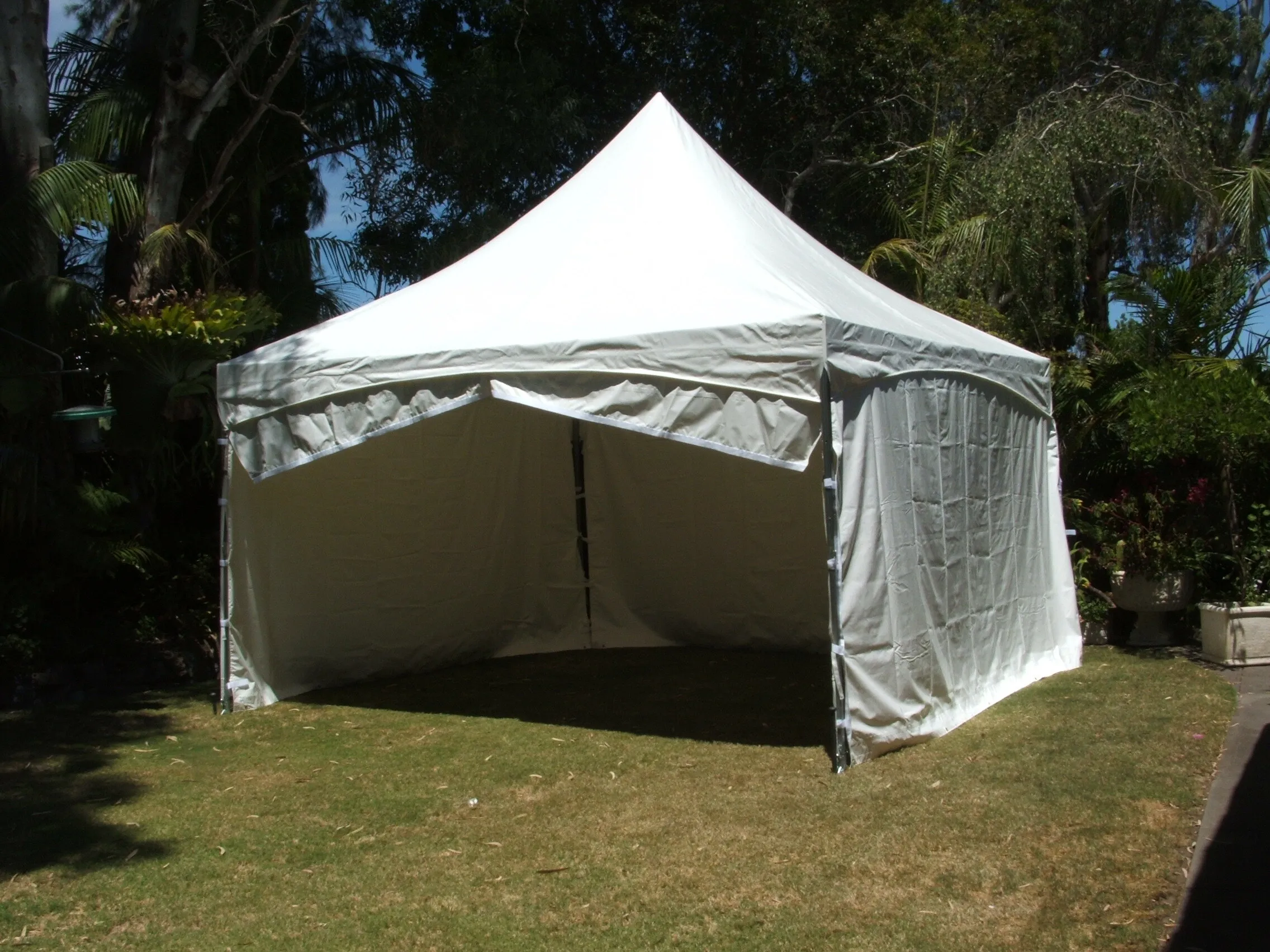 4.5m x 4.5m Robian marquee