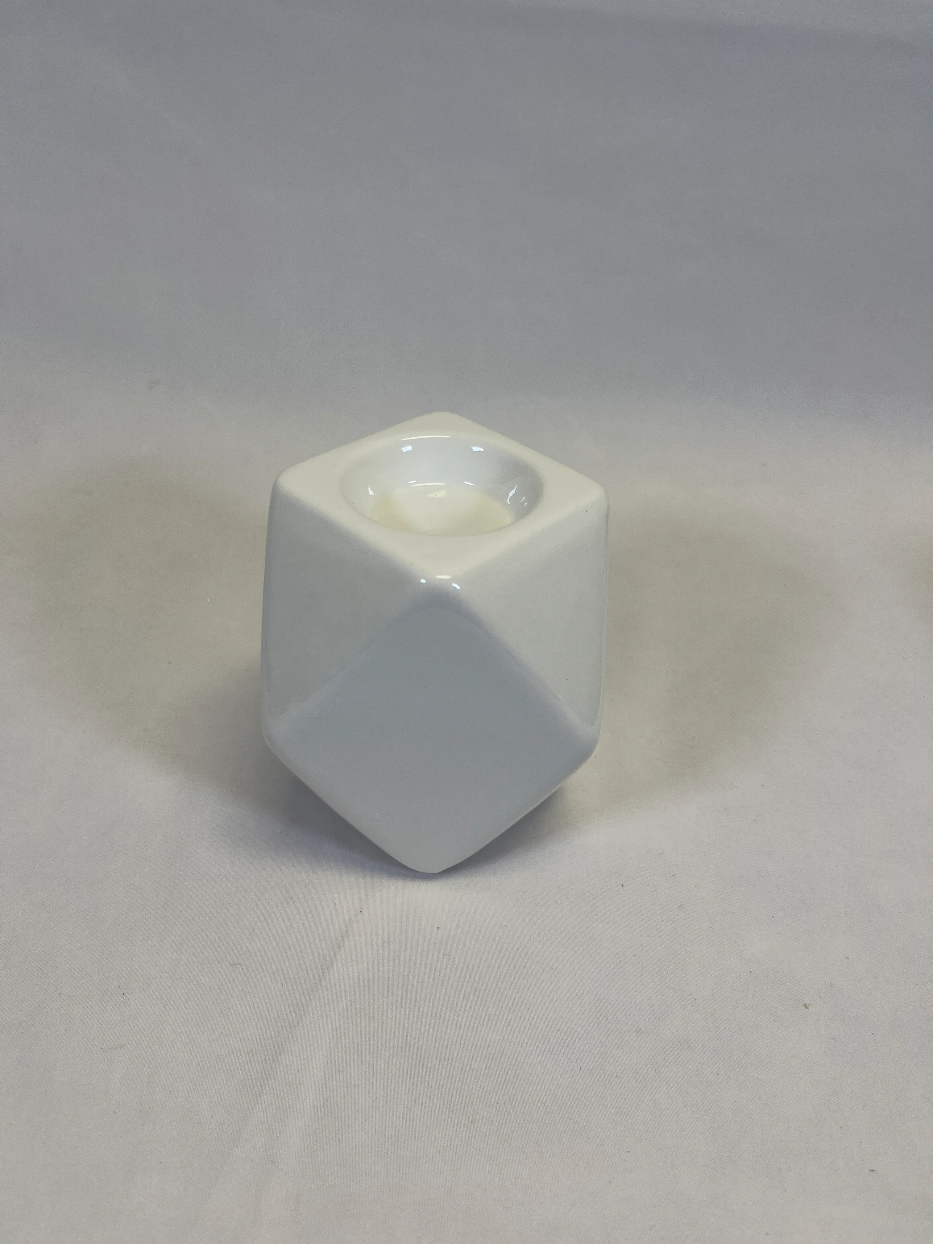 White tea light holder