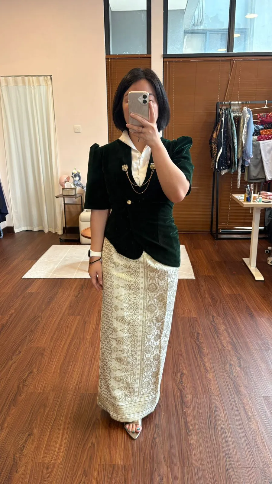 RD-0321 - Xaverana - Kebaya Velvet in Green