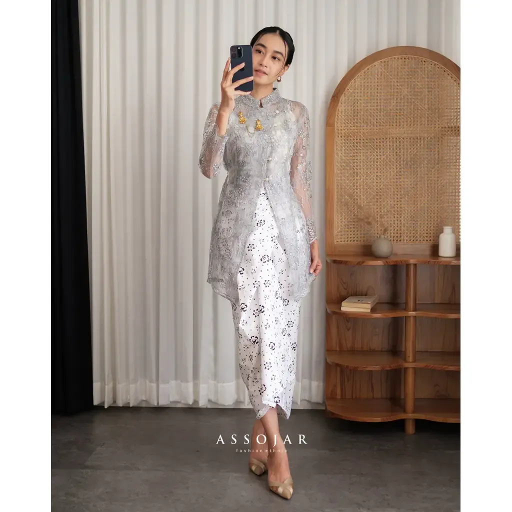 RD-0259 - Assojar - Tirani Kebaya Top in Grey