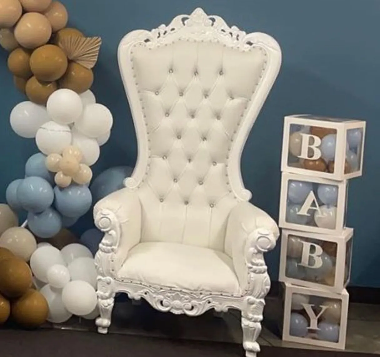 WHITE THRONE WITH WHITE TRIM