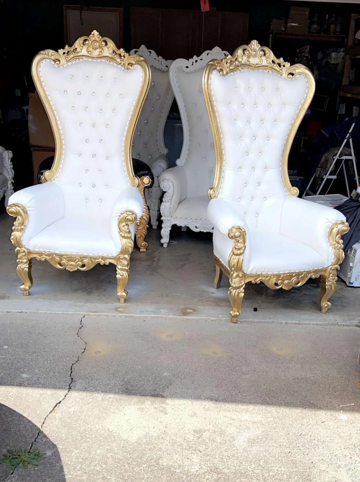 TWIN GOLD ON WHITE THRONES