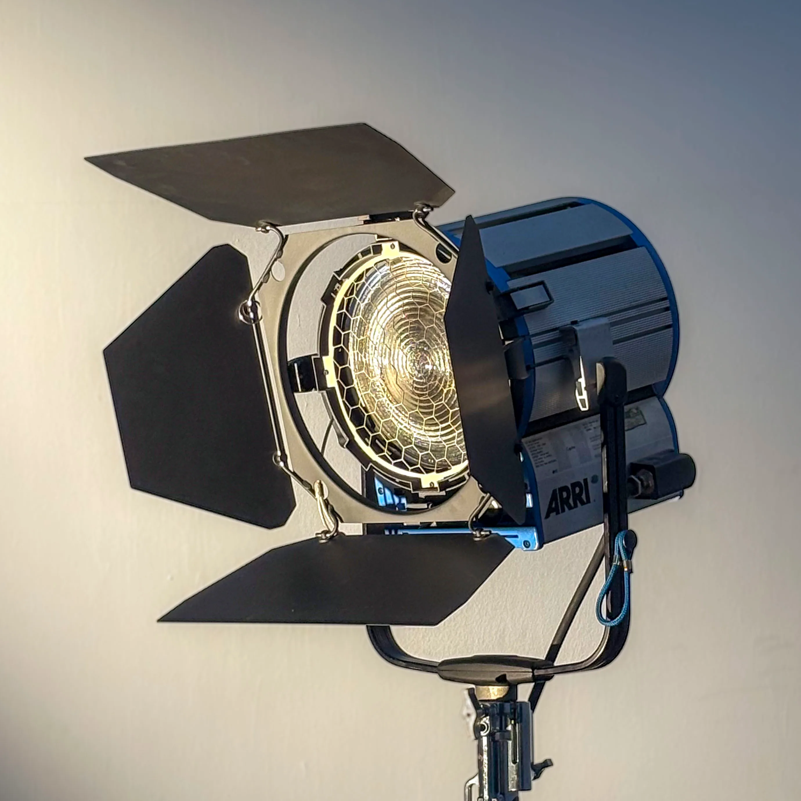 ARRI True blue T5