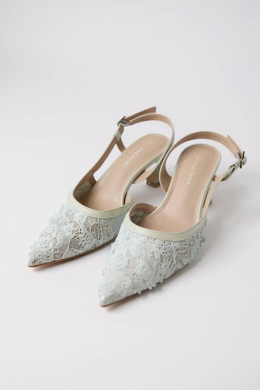 Embroidery shoes