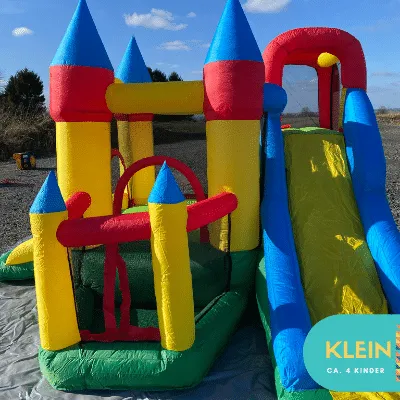 Spielburg mit 2 Rutschen