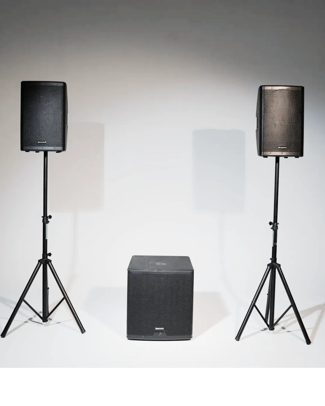 PA Anlage mit aktiven Lautsprechern und einem Subwoofer