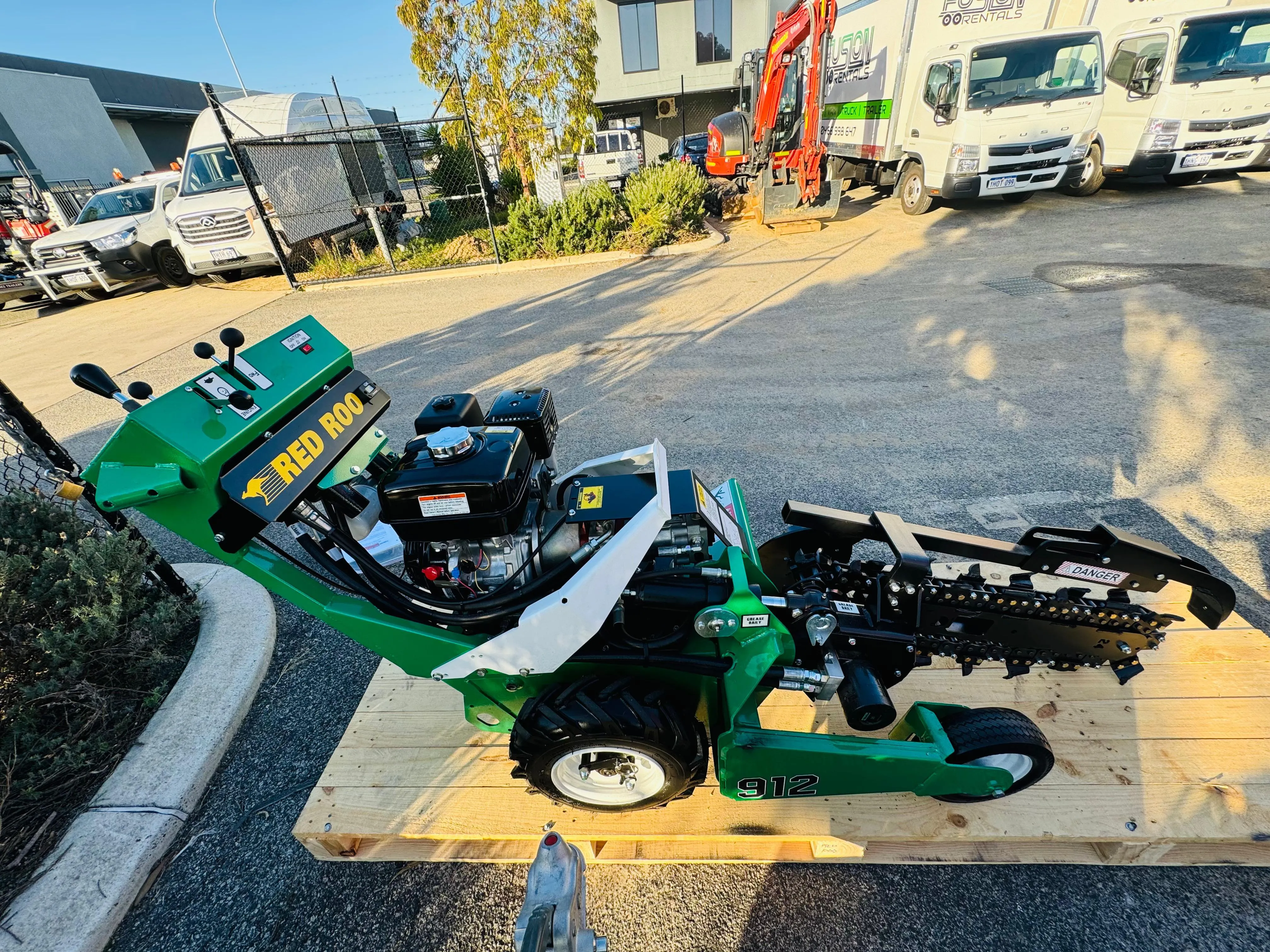 HT912 HYDRAULIC TRENCHER 