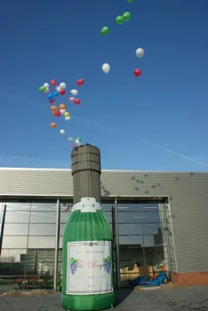 Inflatable Mega Champagne Fles 7 meter