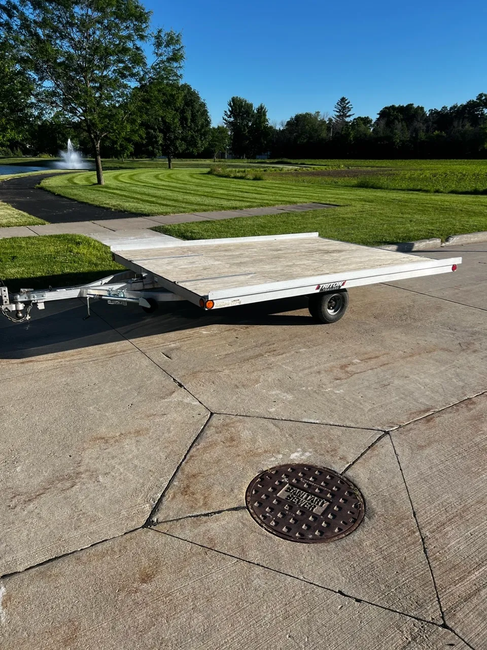 Snowmobile trailer