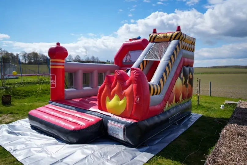 XL Feuerwehr Hüpfburg mit Rutsche