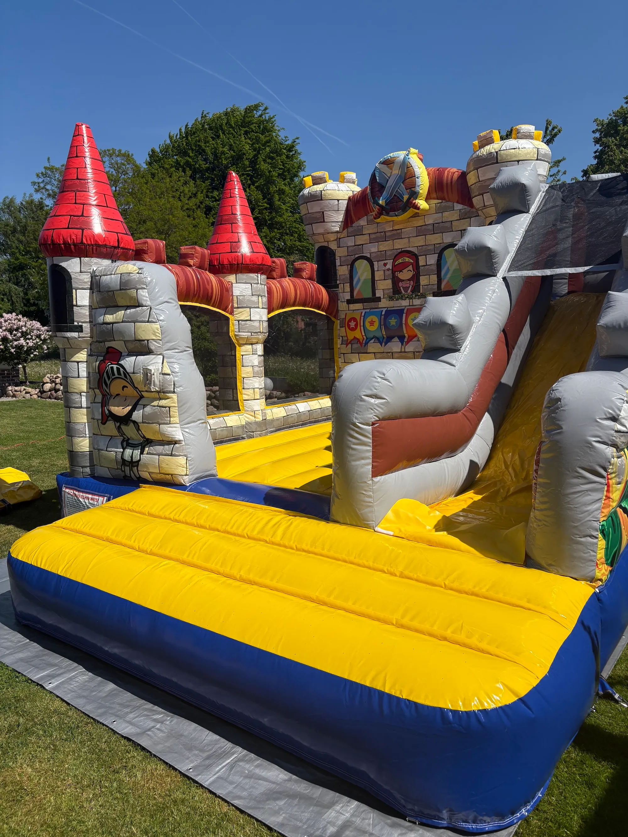 XL Schloss Hüpfburg mit Rutsche