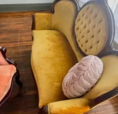 Yvonne Sofa