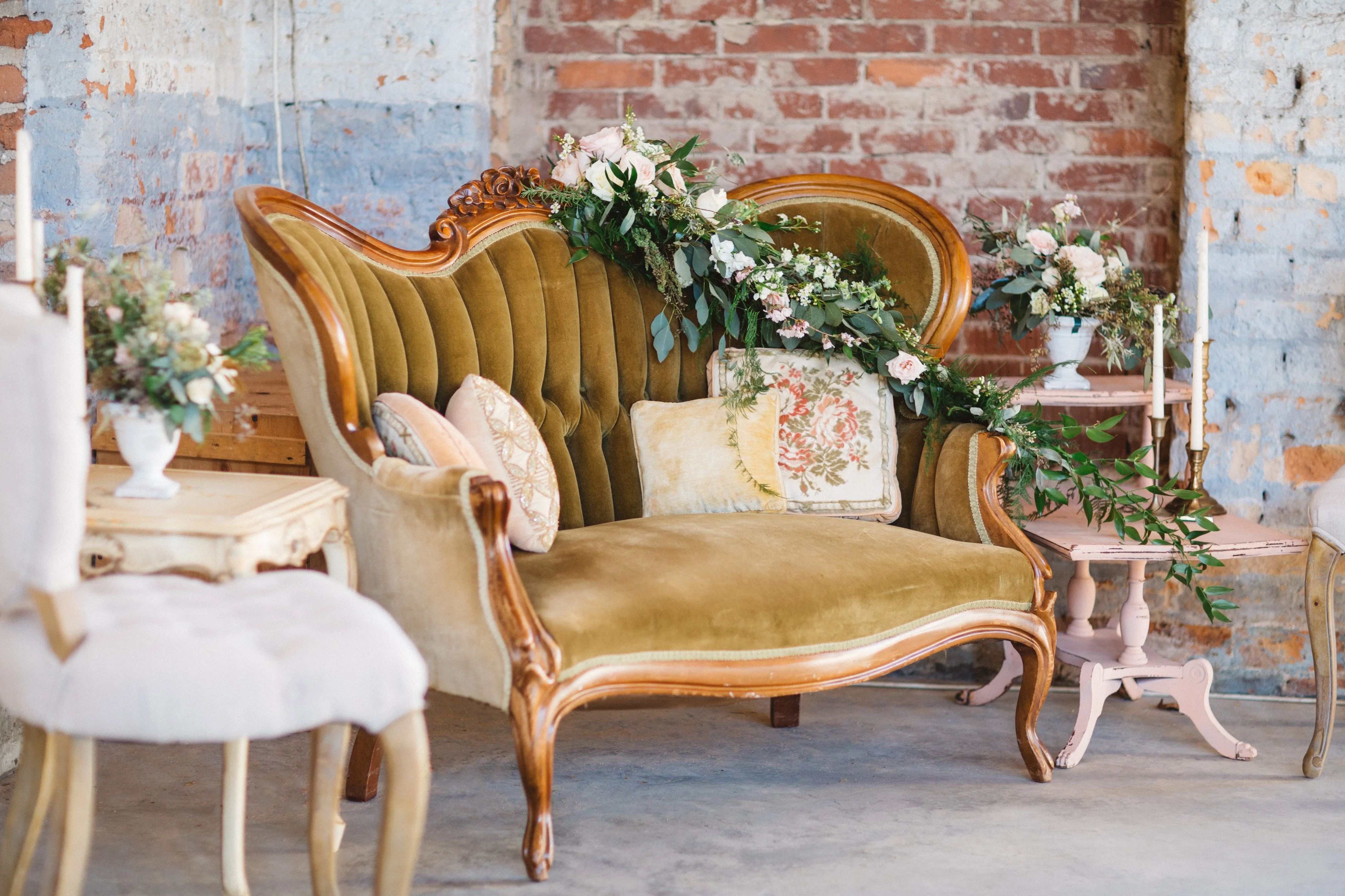 Miss Moss Settee