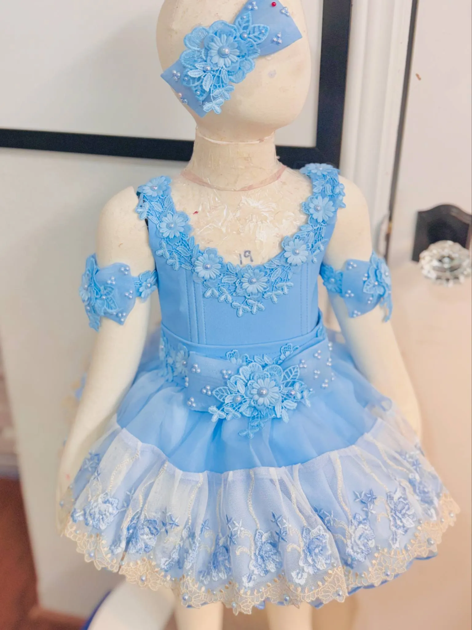 12/2 Connie Hobson light blue natural