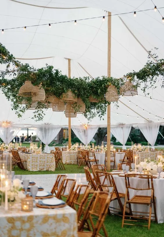 Lampenbol hangend met rotan kap