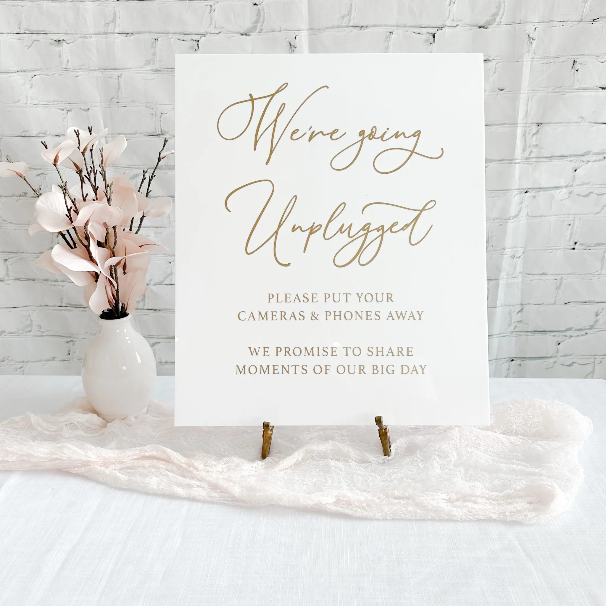 Unplugged Acrylic Sign (Victoria) - White/Gold